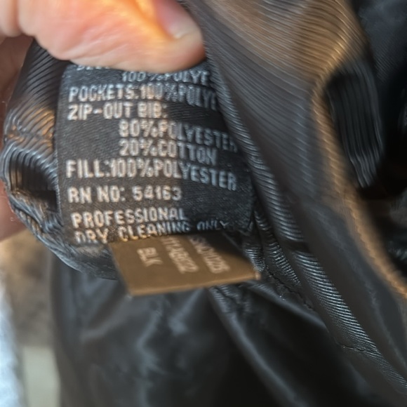 Selling a Guess polyester coat - Picture 7 of 7